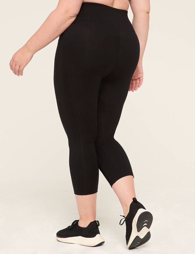 LIVI Smoothing Control Tech Signature Stretch Capri Legging - Image 2