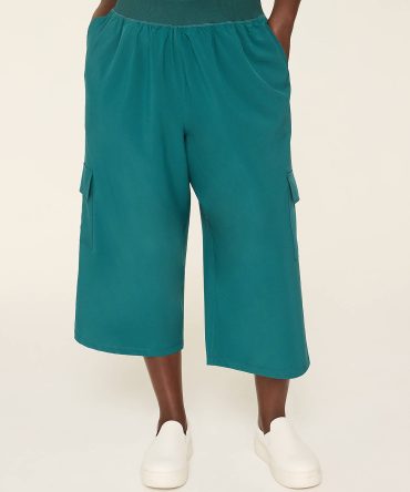 LIVI Stretch Woven Capri Cargo Pant